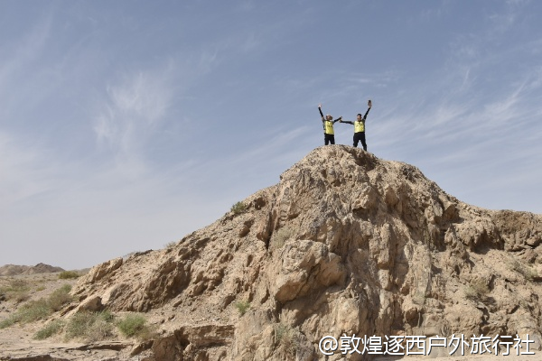 我们公司预算比较宽裕,想找高端定制的徒步服务,敦煌有吗?