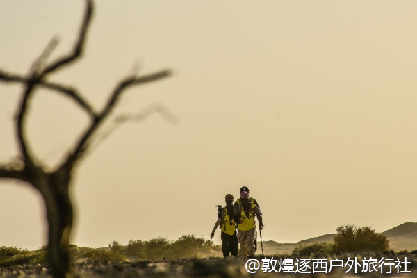 敦煌戈壁里晚上冷吗?需要带多厚的睡袋?