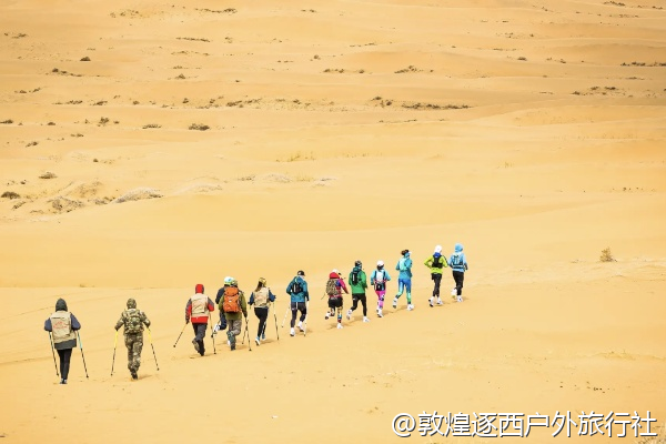 敦煌戈壁里晚上冷吗？需要带多厚的睡袋？
