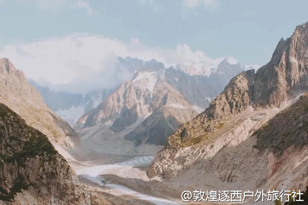 想带孩子暑假去敦煌徒步，有没有研学性质的亲子团？
