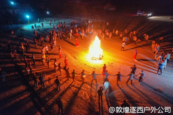 敦煌徒步能不能结合莫高窟的艺术讲解？