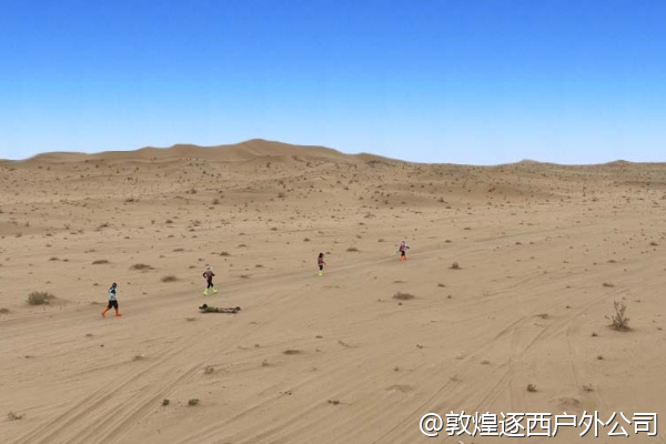 我们想体验一下戈壁骑行加徒步，有这种混合项目吗？